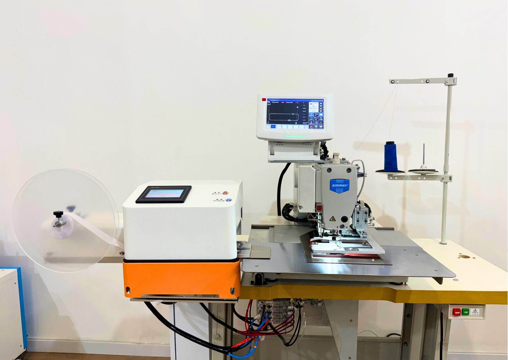 SM-2210-LAC – Máquina Automática para Aplicação de Velcro Simmer | Filigrana Eletrônica